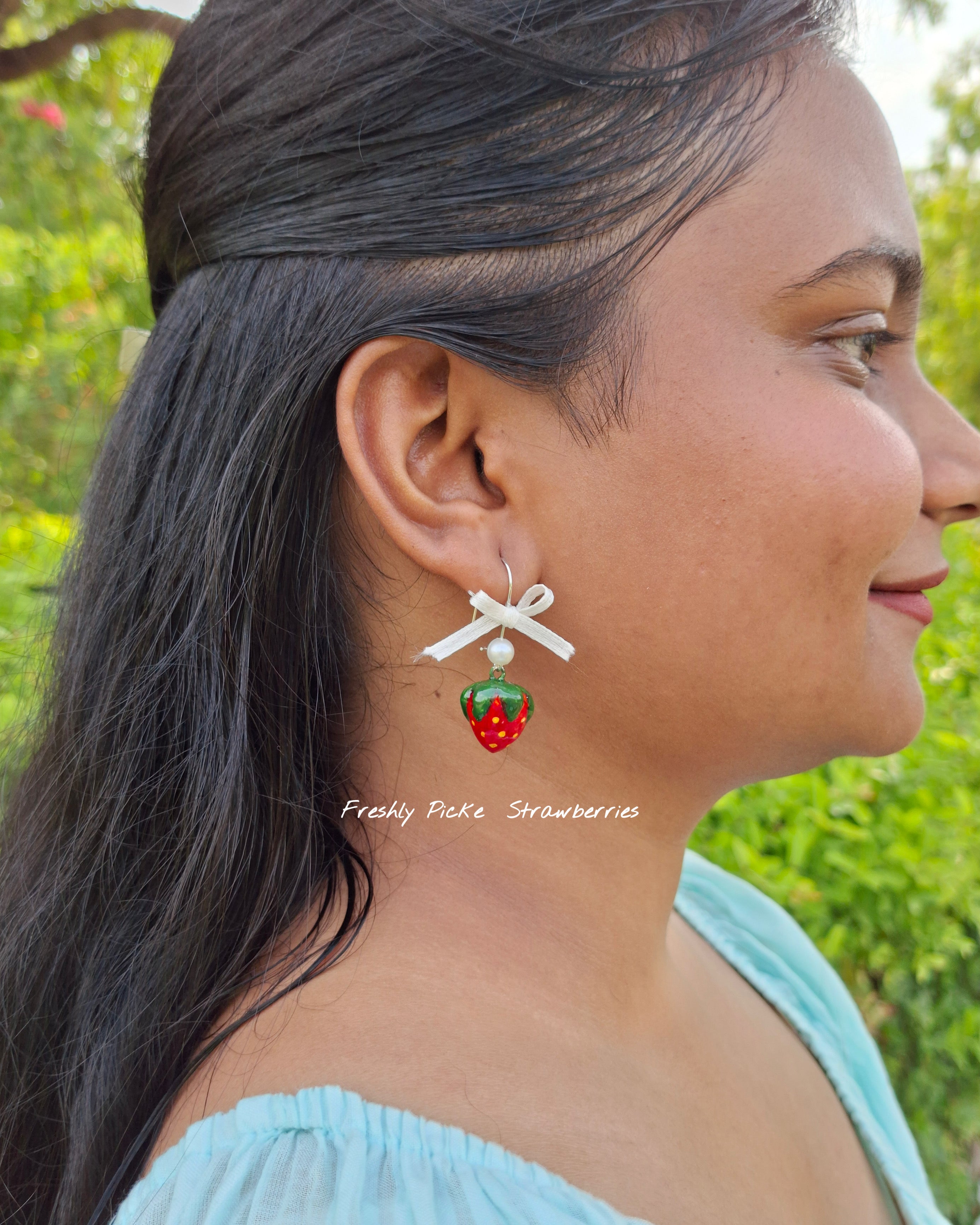 Handmade Bowberry Earrings 🍓🎀
